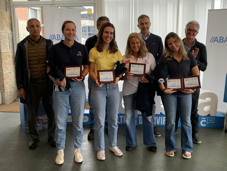 Segundo puesto para el equipo femenino del Club en La Corua - 