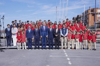 Visita de S. M. el Rey al Real Club Martimo del Abra-Real Sporting Club con motivo del 125 Aniversario - 