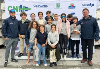 El equipo Optimist del R.C.M.A.-R.S.C. despunta en aguas de Hondarribia - 