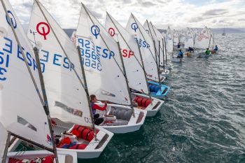 Una veintena de regatistas de la Escuela de Vela Jos Luis de Ugarte navegaron esta Semana Santa en varios campeonatos de Espaa - 