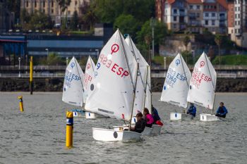 Magnfico papel del equipo Optimist del RCMA-RSC en Vigo - 