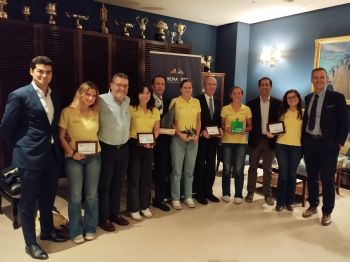 Encuentro entre el equipo femenino del RCMA-RSC y su patrocinador SURNE - 