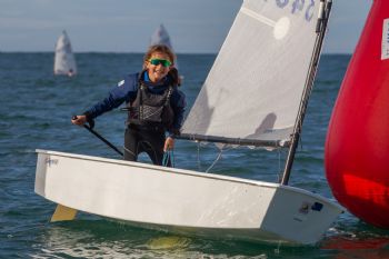 Adela Penide venci� en sub-11 femenino en aguas de Canarias - 