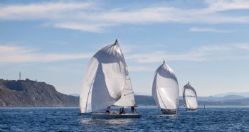 El Mandovi dalecandELA es el primer l�der del II Trofeo Social en el Abra - 