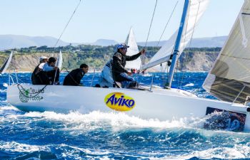 El actual campe�n del mundo Javier Padr�n lidera en el Abra el Campeonato de Espa�a J80 SR Financial - 